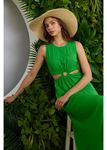 Bel Dekolteli Toka Detaylı Krinkıl Elbise-Yeşil